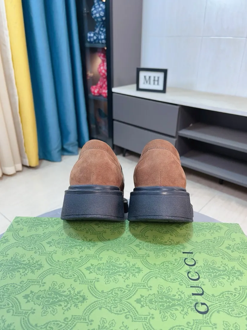 Factory price 520🌹🌹 [GUCCI Gucci] A new style of formal men's leather shoes is here ~ The original quality upper is made of cowhide imported from Italy + soft and delicate leather, comfortable and soft first-layer cowhide lining, rubber wear-resistant outsole, the shoe shape is dignified and domineering, and the luxury charm cannot be concealed! The natural and free nouveau riche leads the trend. Code number: 38-44